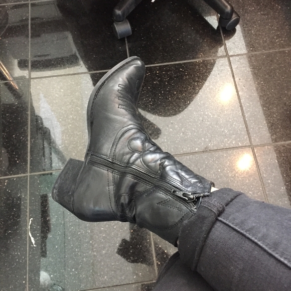 Zara genuine leather black boots - Picture 1 of 4